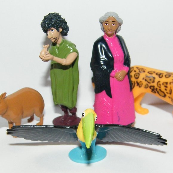 Encanto Movie Figure Set of 12 with 10 Figures and 2 Character Rings! - Picture 5 of 8